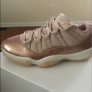 Rose Gold Metallic retro 11 Jordan’s